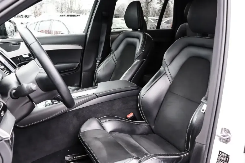 Volvo XC90 din 2022 cu 75.331 km - oferta VOL158916 - foto 6