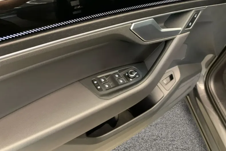 Volkswagen Touareg din 2024 cu 18.700 km - oferta VOL158932 - foto 8