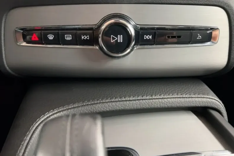 Volvo XC90 din 2020 cu 56.786 km - oferta VOL158941 - foto 14