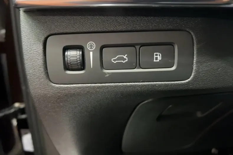 Volvo XC90 din 2020 cu 56.786 km - oferta VOL158941 - foto 16