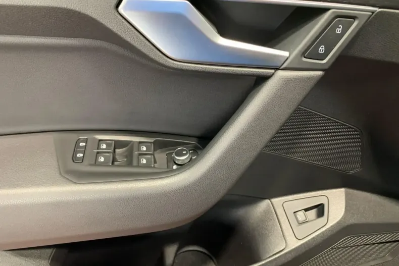 Volkswagen Touareg din 2024 cu 17.600 km - oferta VOL158967 - foto 8