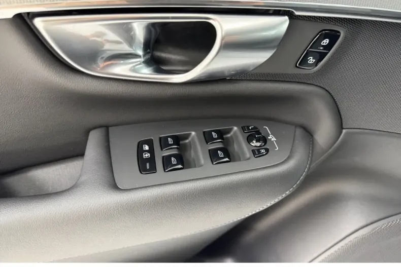 Volvo XC90 din 2024 cu 27.980 km - oferta VOL158968 - foto 12