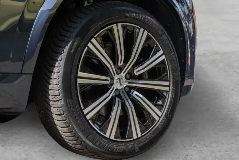 Volvo XC90 din 2023 cu 73.488 km - oferta VOL158978 - foto 3