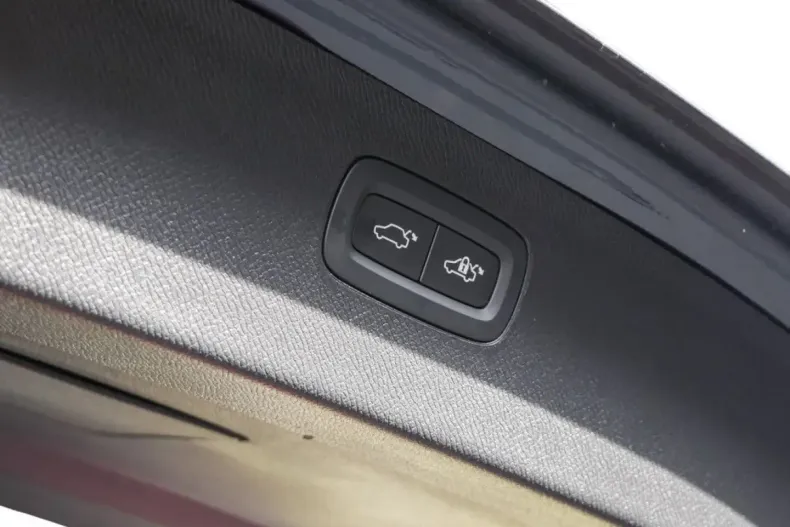 Volvo XC90 din 2023 cu 73.488 km - oferta VOL158978 - foto 8