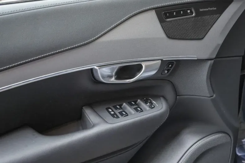 Volvo XC90 din 2023 cu 73.488 km - oferta VOL158978 - foto 17