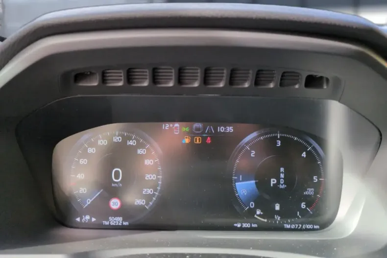 Volvo XC90 din 2021 cu 50.750 km - oferta VOL158999 - foto 14