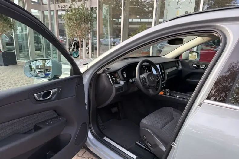 Volvo XC60 din 2024 cu 23.500 km - oferta VOL159026 - foto 8