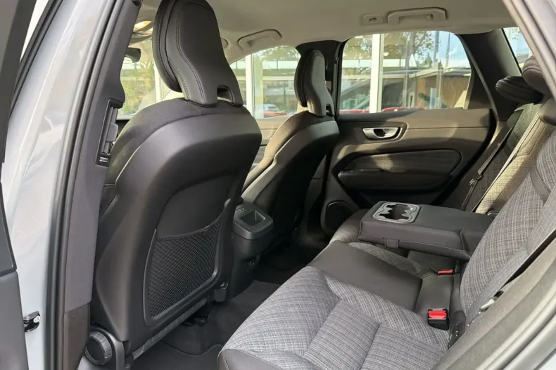 Volvo XC60 din 2024 cu 23.500 km - oferta VOL159026 - foto 12