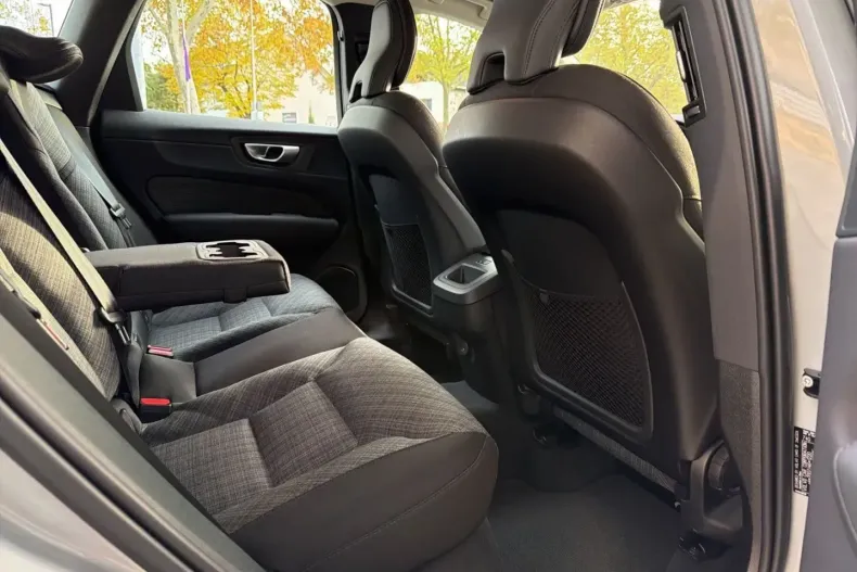 Volvo XC60 din 2024 cu 23.500 km - oferta VOL159026 - foto 16