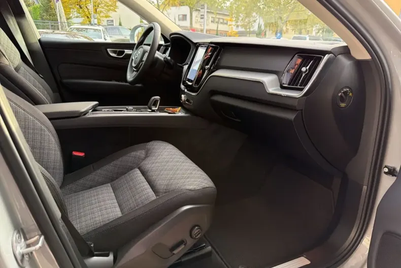 Volvo XC60 din 2024 cu 23.500 km - oferta VOL159026 - foto 17