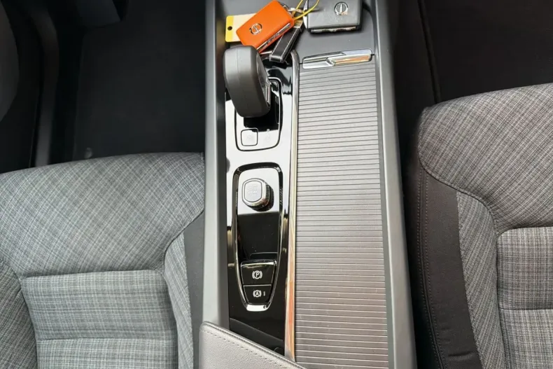 Volvo XC60 din 2024 cu 23.500 km - oferta VOL159026 - foto 21