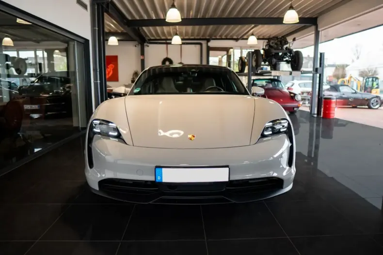 Porsche Taycan din 2024 cu 3.000 km - oferta POR159028 - foto 2