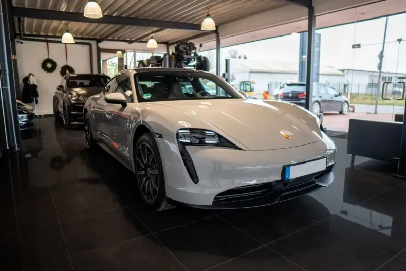 Porsche Taycan din 2024 cu 3.000 km - oferta POR159028 - foto 3