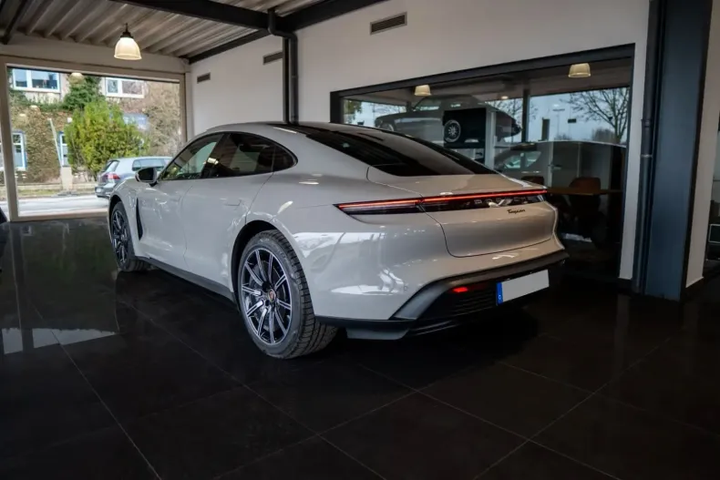 Porsche Taycan din 2024 cu 3.000 km - oferta POR159028 - foto 4