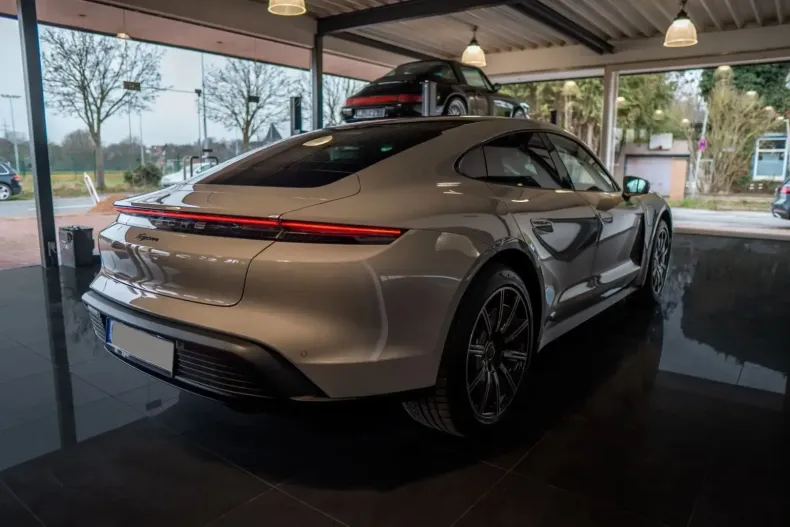 Porsche Taycan din 2024 cu 3.000 km - oferta POR159028 - foto 6