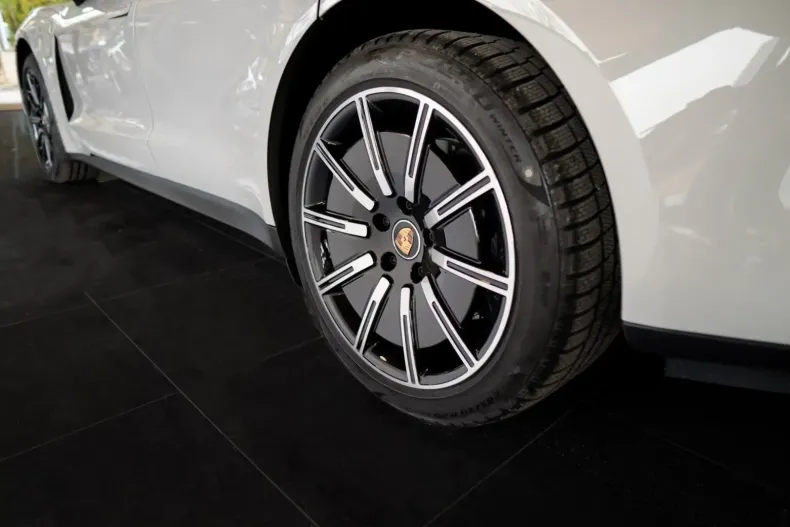 Porsche Taycan din 2024 cu 3.000 km - oferta POR159028 - foto 11