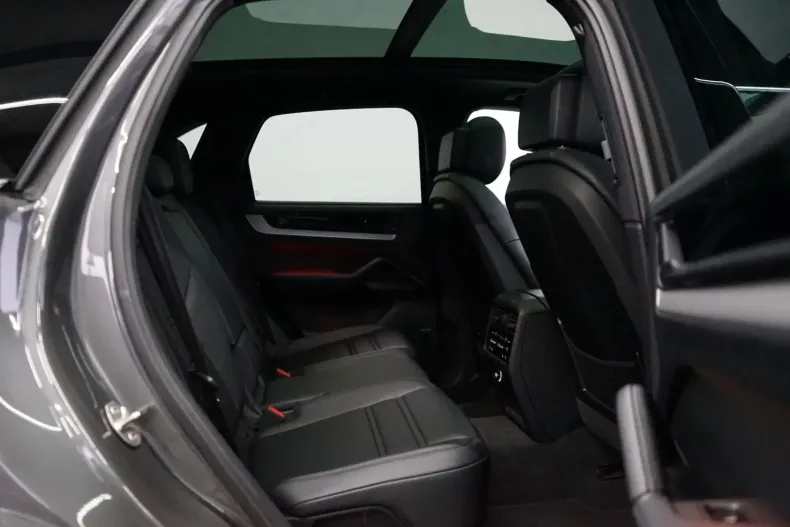 Porsche Cayenne din 2024 cu 32.010 km - oferta POR159054 - foto 8