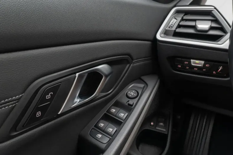 BMW 320 din 2022 cu 44.834 km - oferta BMW159104 - foto 19