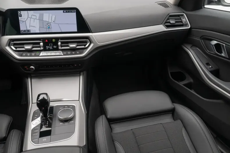 BMW 320 din 2022 cu 44.834 km - oferta BMW159104 - foto 32