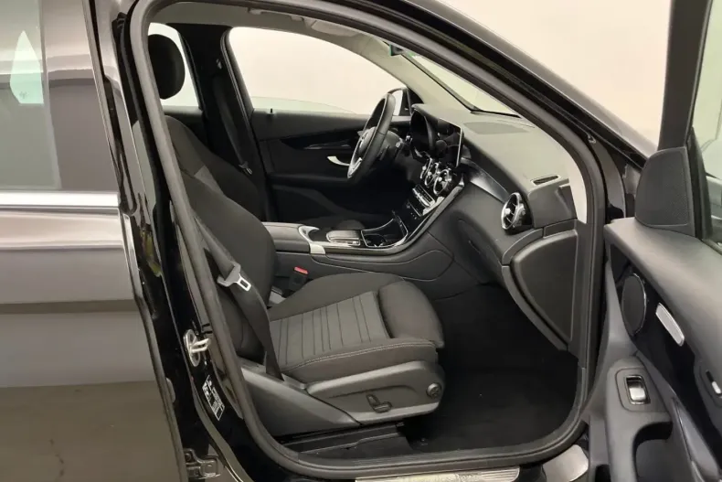 Mercedes-Benz GLC 300 din 2022 cu 75.033 km - oferta MER159117 - foto 5