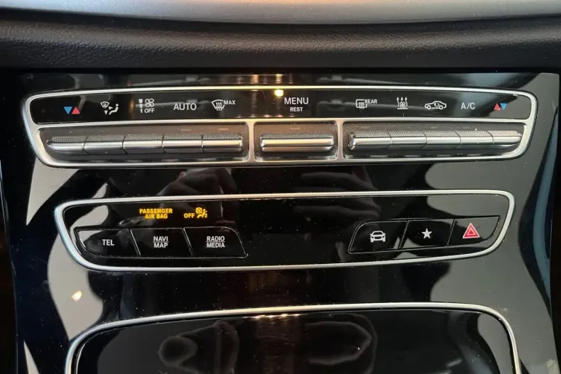 Mercedes-Benz E 300 din 2021 cu 86.000 km - oferta MER159142 - foto 20