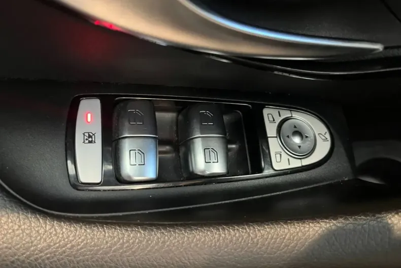 Mercedes-Benz E 300 din 2021 cu 86.000 km - oferta MER159142 - foto 25