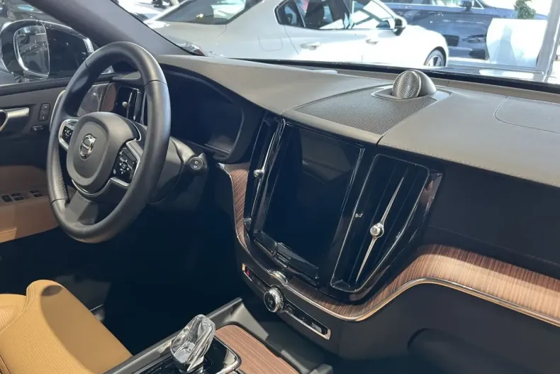 Volvo XC60 din 2024 cu 17.883 km - oferta VOL159176 - foto 12