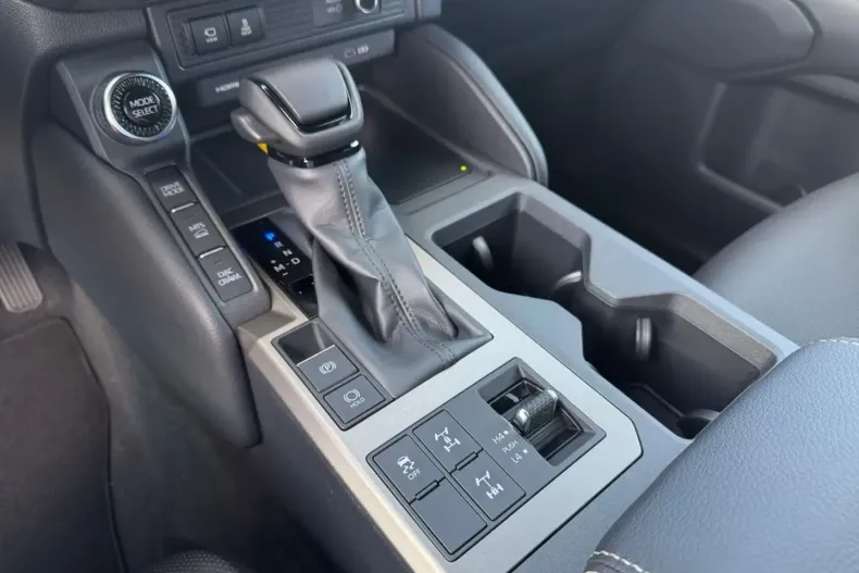 Toyota Land Cruiser din 2024 cu 14.990 km - oferta TOY159214 - foto 24