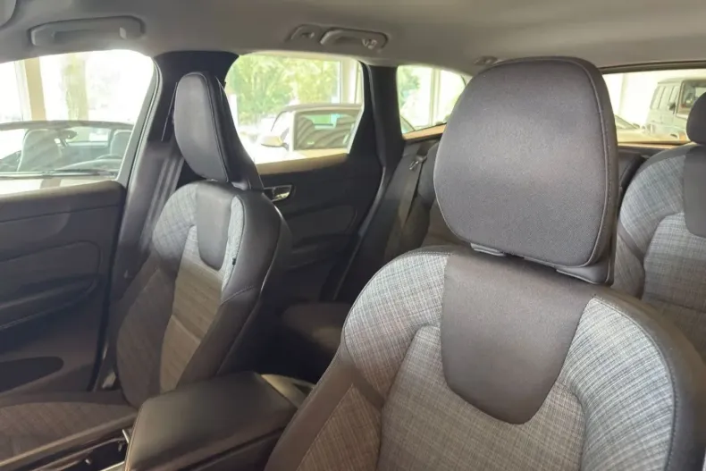 Volvo XC60 din 2021 cu 89.990 km - oferta VOL159221 - foto 7