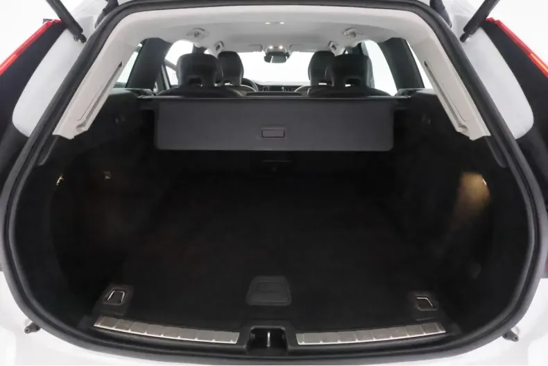 Volvo XC60 din 2020 cu 68.290 km - oferta VOL159223 - foto 17