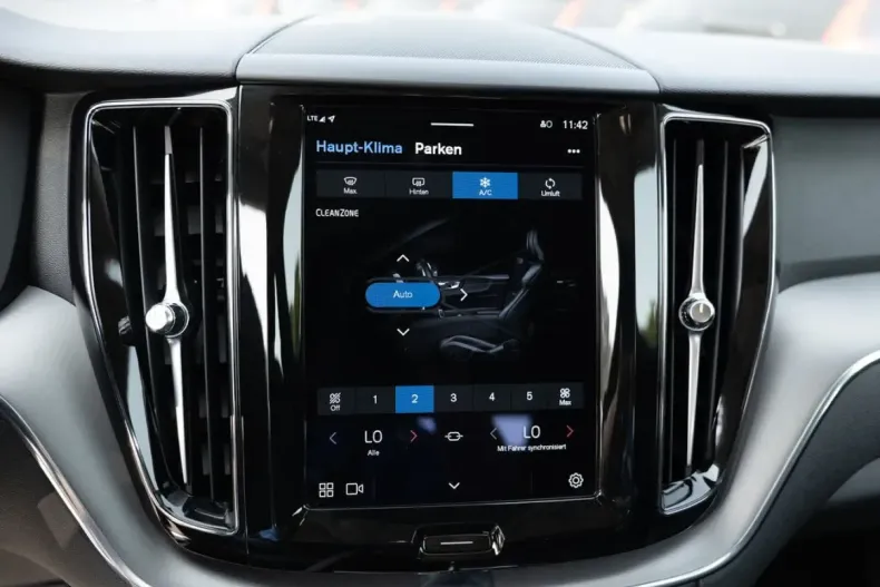 Volvo XC60 din 2023 cu 52.386 km - oferta VOL159237 - foto 13