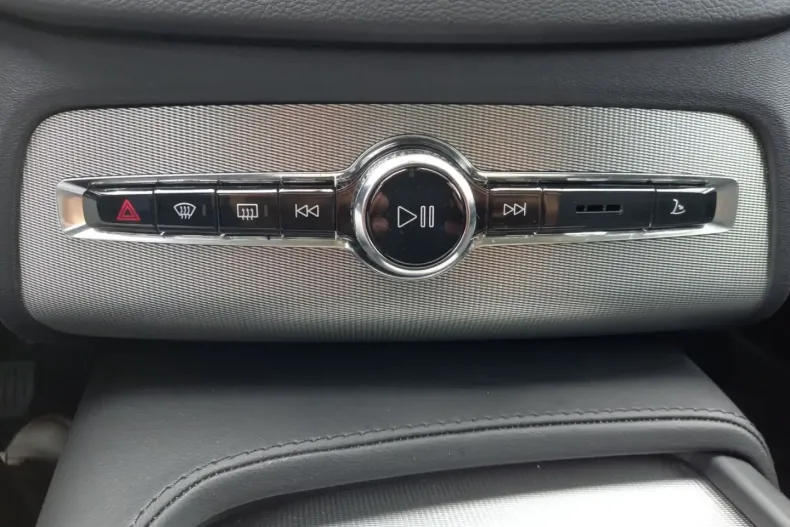 Volvo XC90 din 2024 cu 16.820 km - oferta VOL159253 - foto 26