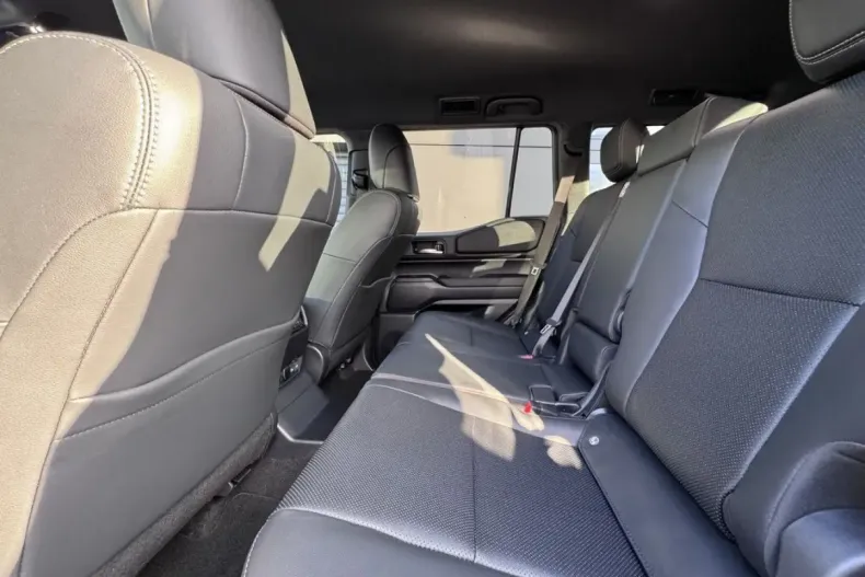 Toyota Land Cruiser din 2025 cu 11.000 km - oferta TOY159293 - foto 6