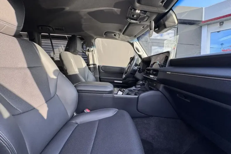 Toyota Land Cruiser din 2025 cu 11.000 km - oferta TOY159293 - foto 19