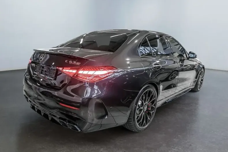 Mercedes-Benz C 63 AMG din 2024 cu 5.991 km - oferta MER159368 - foto 3