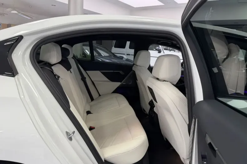 BMW 550 din 2025 cu 23.100 km - oferta BMW159379 - foto 21