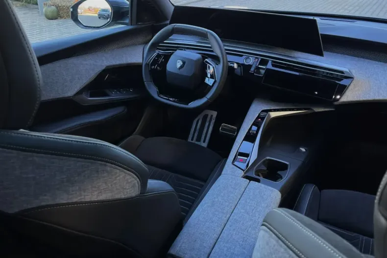 Peugeot 3008 din 2025 cu 4.303 km - oferta PEU159381 - foto 10