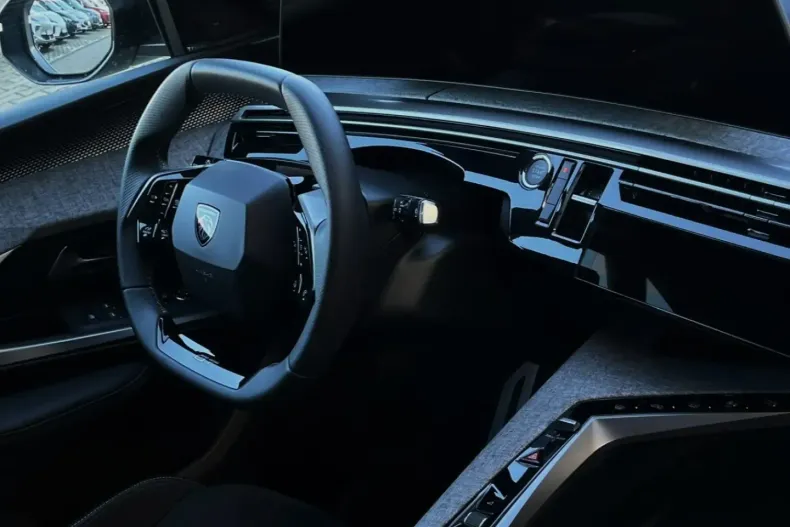 Peugeot 3008 din 2025 cu 4.303 km - oferta PEU159381 - foto 11