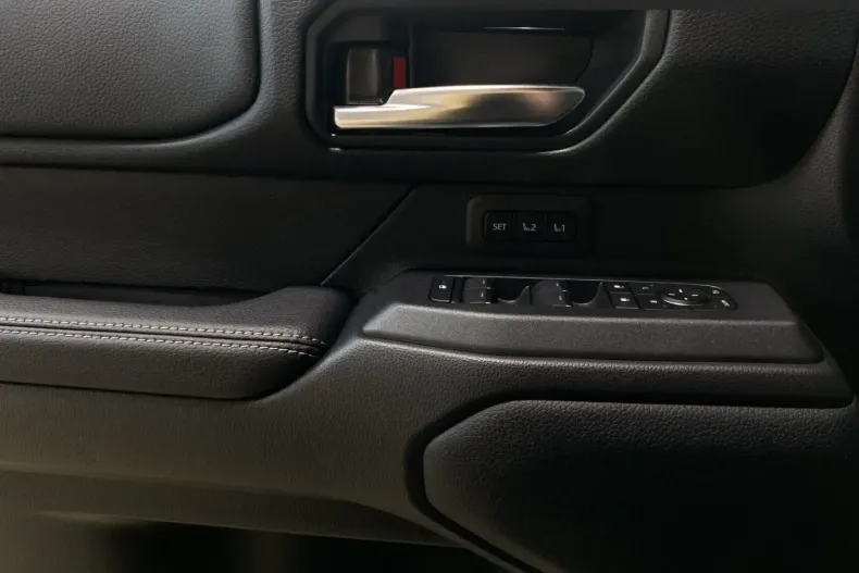 Toyota Land Cruiser din 2025 cu 10.250 km - oferta TOY159427 - foto 13