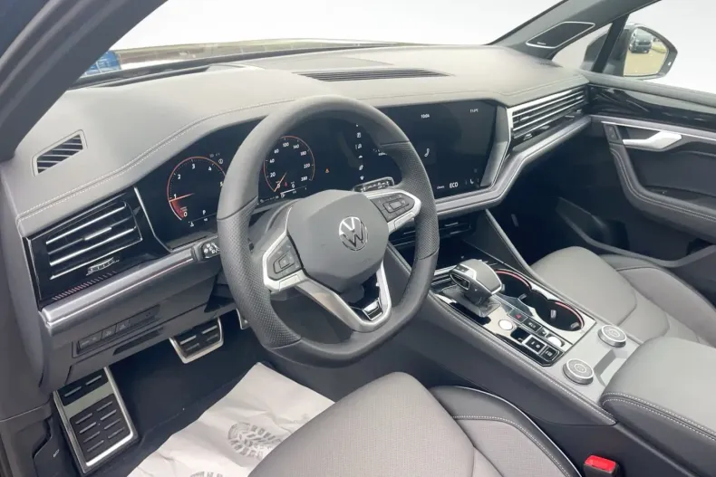Volkswagen Touareg din 2025 cu 8.977 km - oferta VOL159436 - foto 9