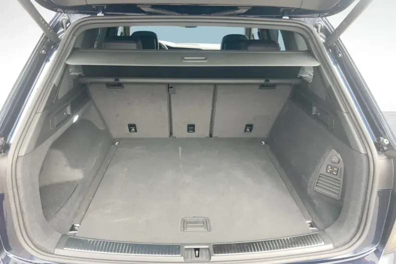 Volkswagen Touareg din 2025 cu 8.977 km - oferta VOL159436 - foto 13