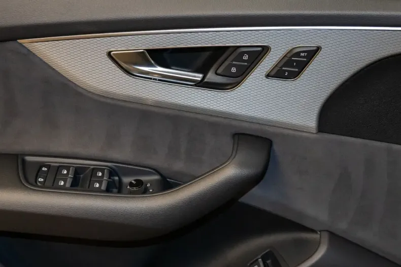 Audi Q8 din 2025 cu 27.375 km - oferta AUD159460 - foto 18