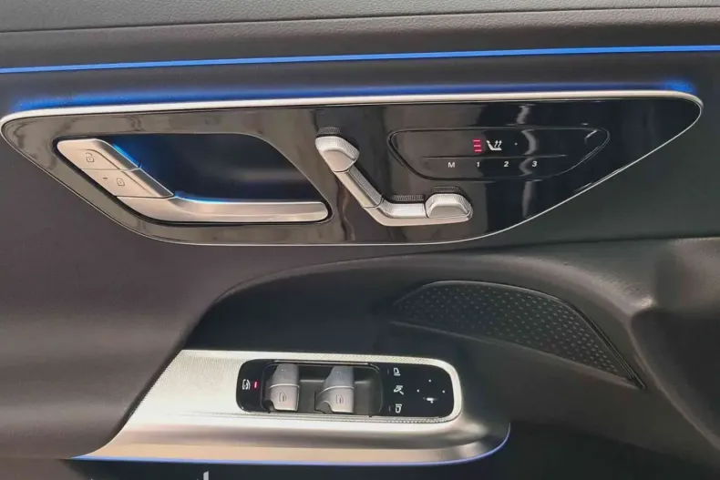 Mercedes-Benz E 300 din 2024 cu 36.176 km - oferta MER159468 - foto 6