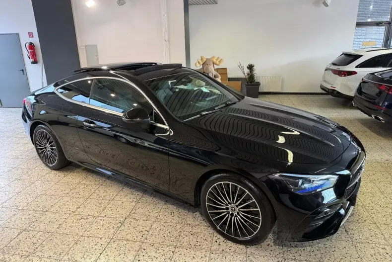 Mercedes-Benz CLE 200 din 2025 cu 919 km - oferta MER159499 - foto 3