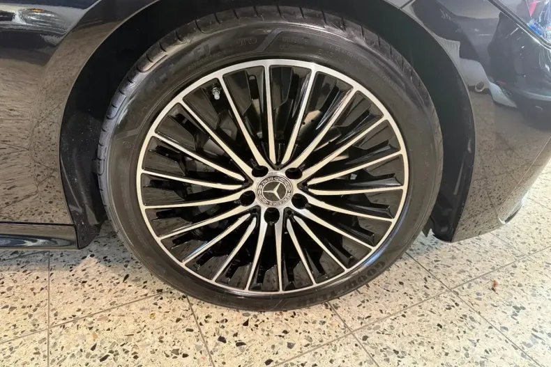 Mercedes-Benz CLE 200 din 2025 cu 919 km - oferta MER159499 - foto 8