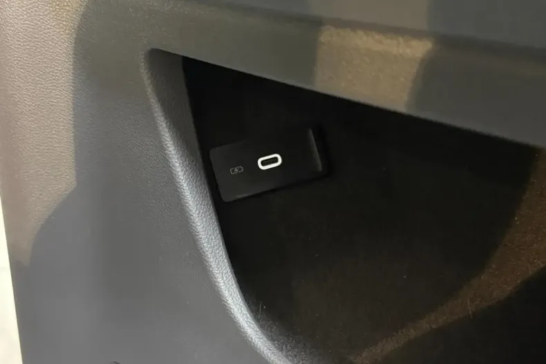 Volkswagen T7 Multivan din 2022 cu 45.000 km - oferta VOL159540 - foto 26