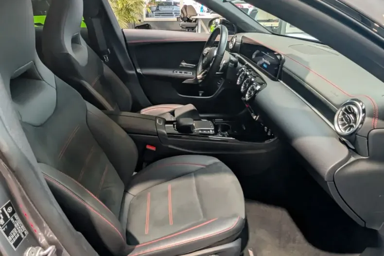 Mercedes-Benz CLA 220 din 2022 cu 35.000 km - oferta MER159544 - foto 11