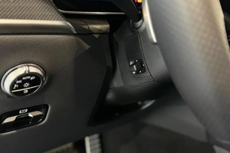 Mercedes-Benz GLC 300 din 2024 cu 14.400 km - oferta MER159566 - foto 28