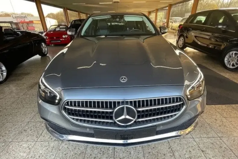 Mercedes-Benz E 220 din 2022 cu 49.411 km - oferta MER159570 - foto 2