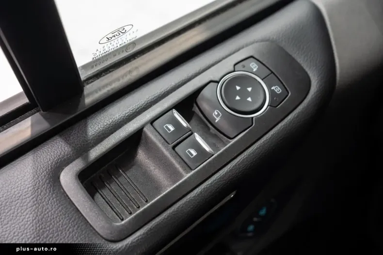 Ford Tourneo Custom din 2022 cu 67.216 km - oferta FOR159576 - foto 26